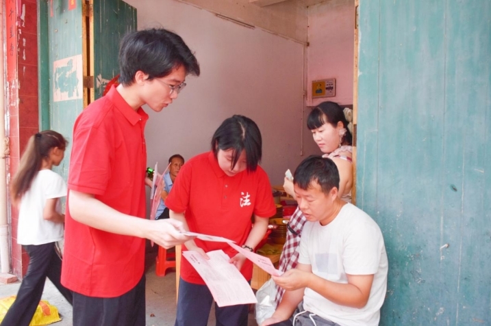 六合彩开奖
法学学子接力二十五载“送法下乡”
