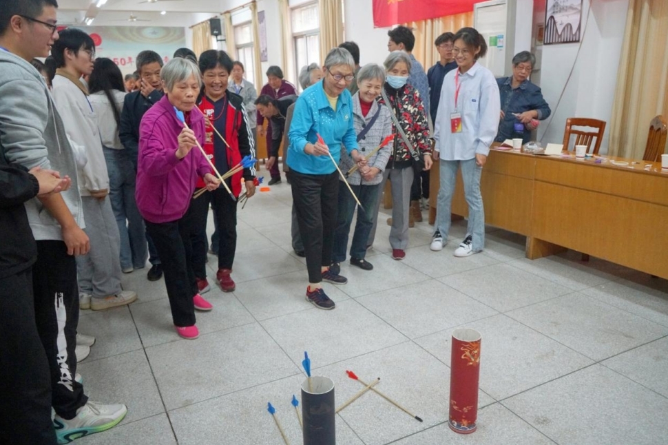 六合彩开奖
:情系重阳 暖心关怀 六合彩开奖
:情系重阳 暖心关怀